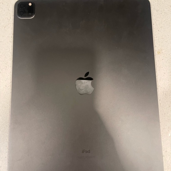 4th gen iPad pro with 128GB and apple keyboard